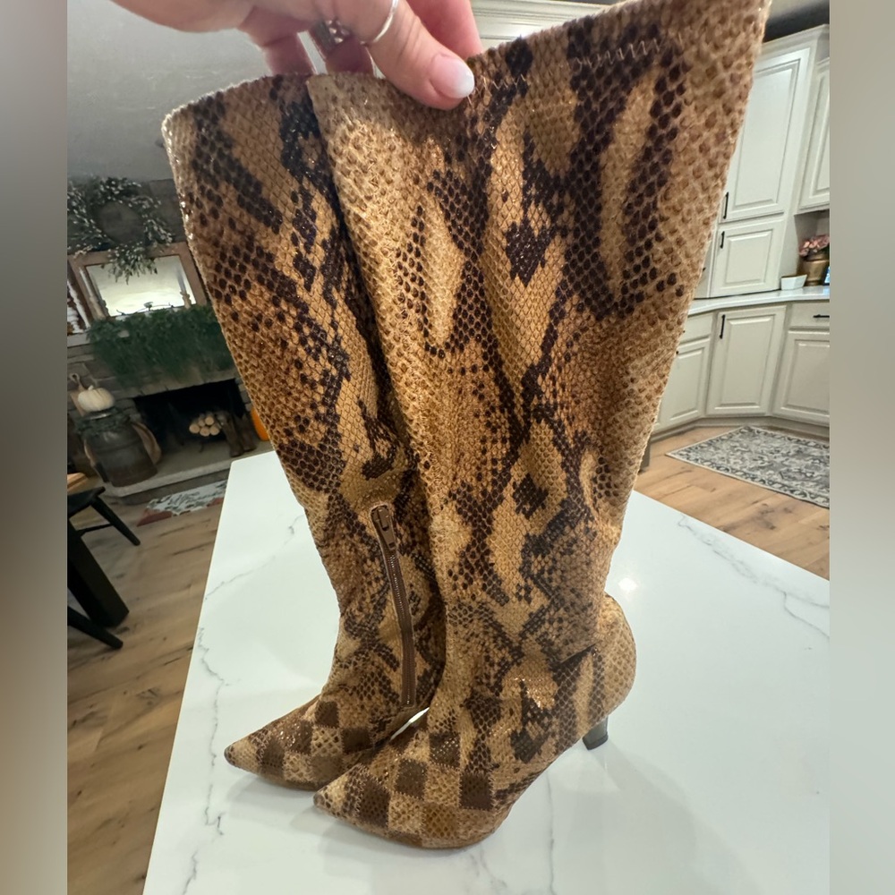Carlos Santana Sunset snakeskin Knee Boots Sz. 7.5 Absolutely Gorgeous! - Picture 3 of 13